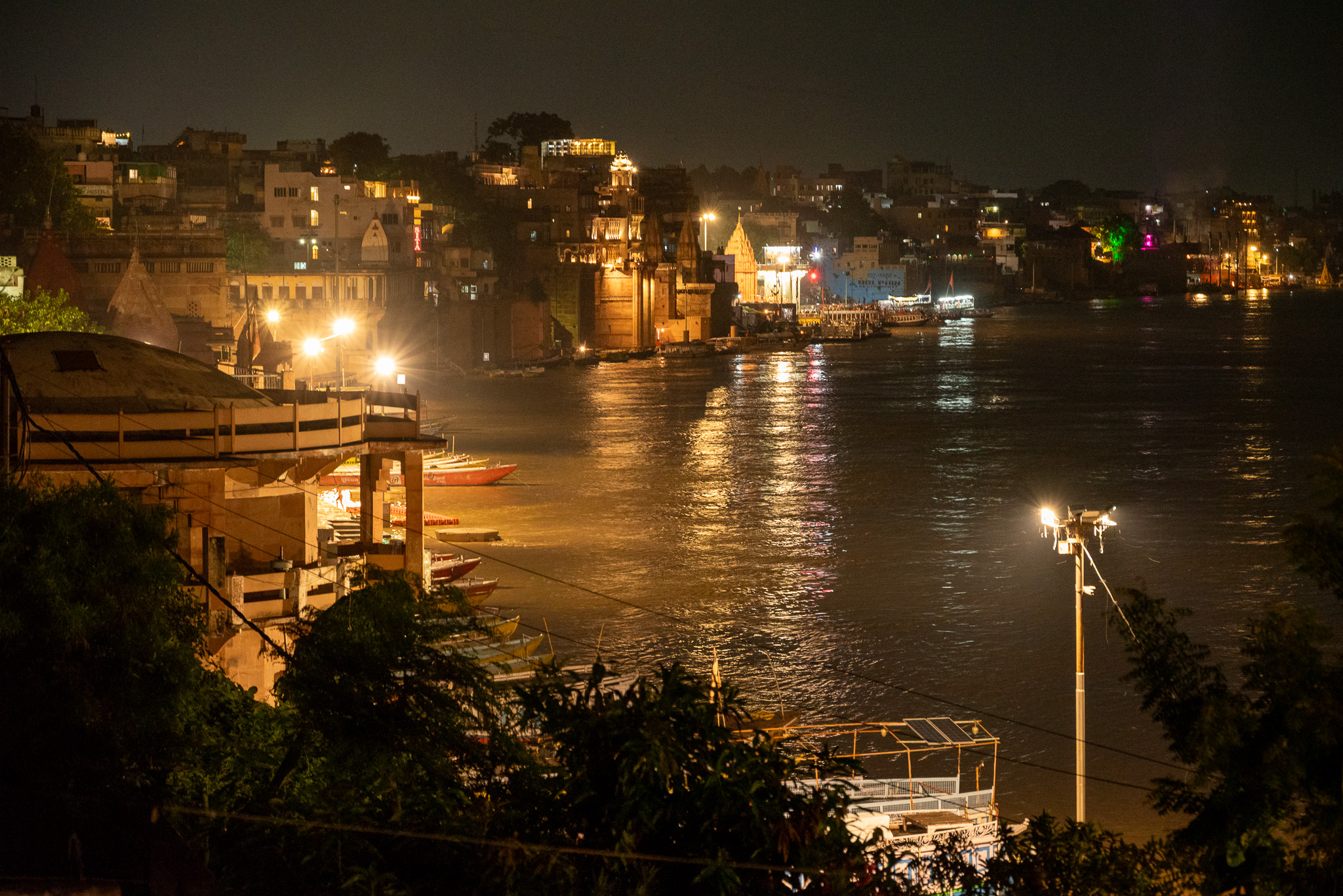 バラナシ・ガンガーの夜景