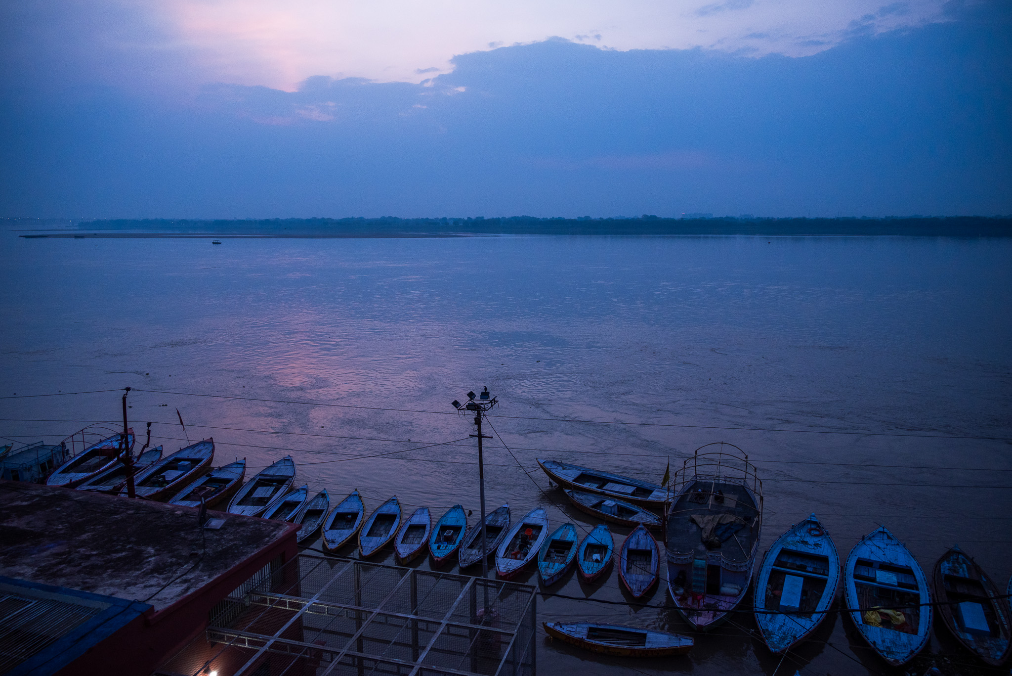 バラナシ・夕暮れのガンガー