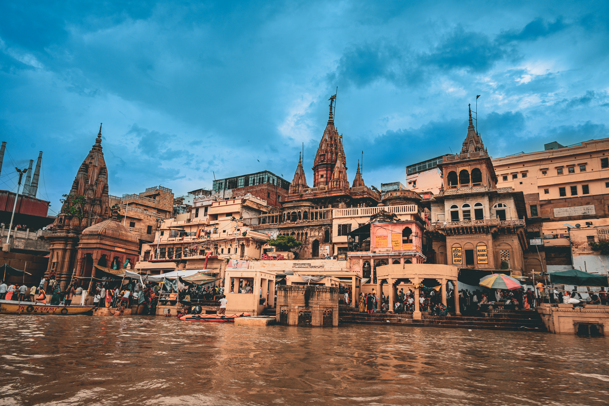 バラナシ・ガンガー河畔の寺院群
